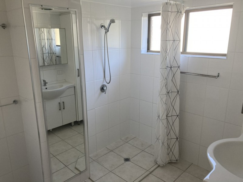 2/5 Sutton Street, Barney Point QLD 4680