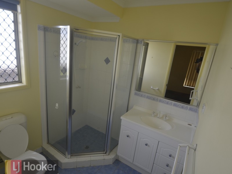 17 Wivenhoe Close, Clinton QLD 4680