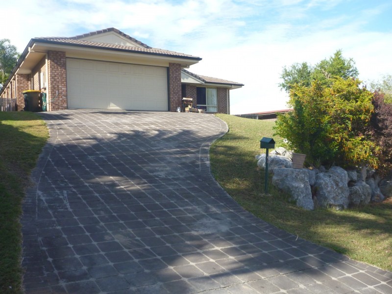 17 Wivenhoe Close, Clinton QLD 4680