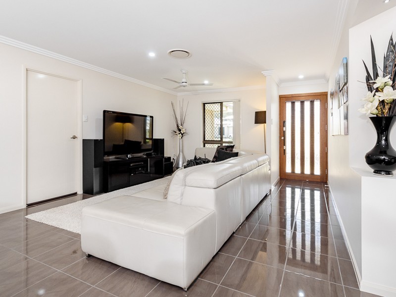 3 Briffney Street, Kirkwood QLD 4680