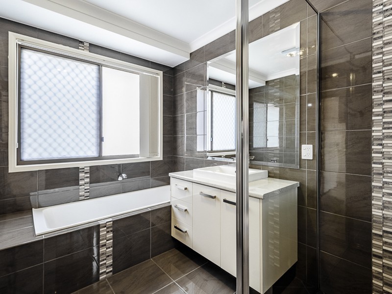 3 Briffney Street, Kirkwood QLD 4680