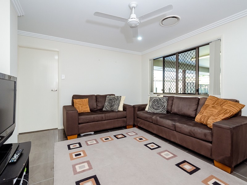 3 Briffney Street, Kirkwood QLD 4680