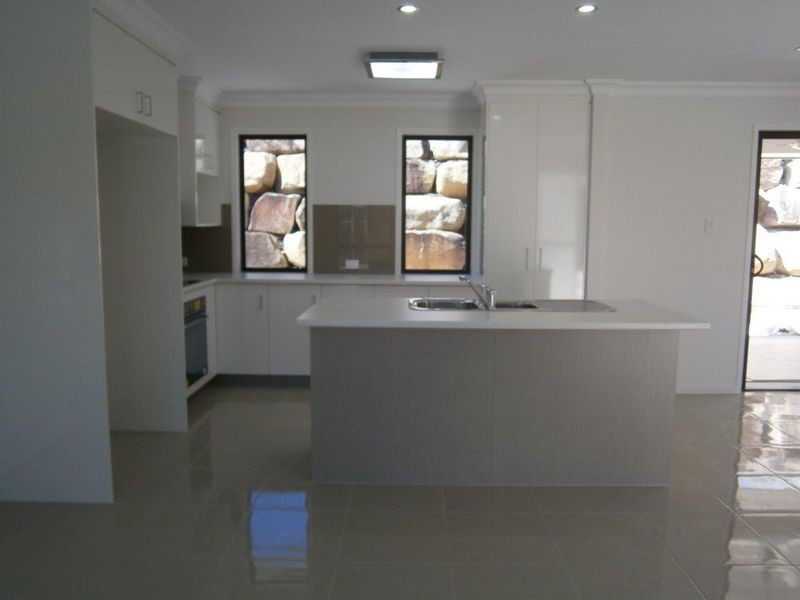 Unit 2/11 Beaver Avenue, South Gladstone QLD 4680