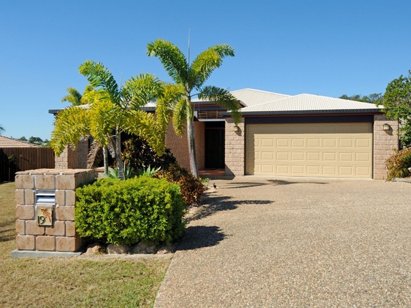 19 Sandringham Close, Telina QLD 4680