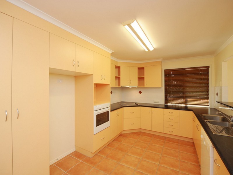 19 Sandringham Close, Telina QLD 4680