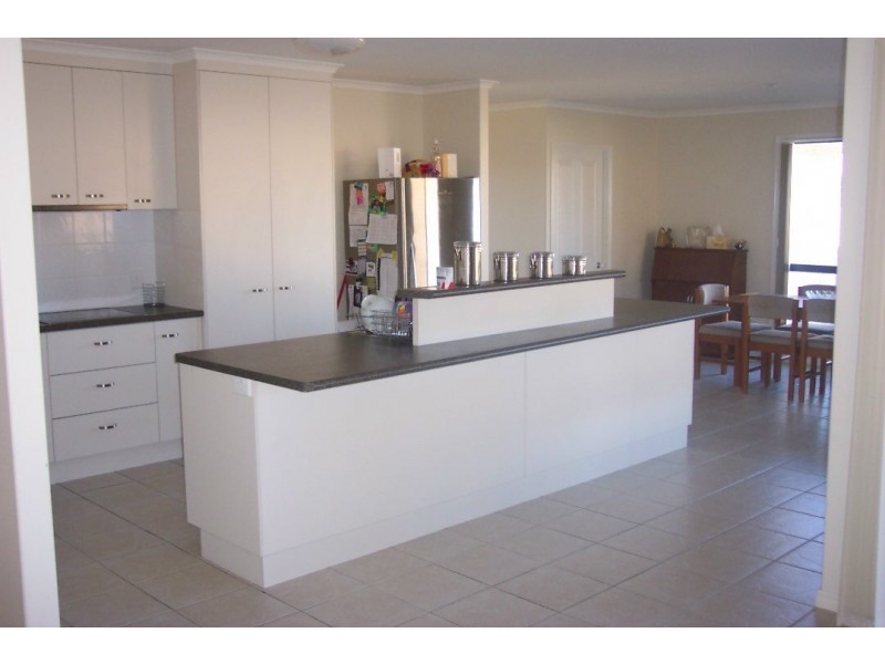 13 Saxonvale Court, New Auckland QLD 4680