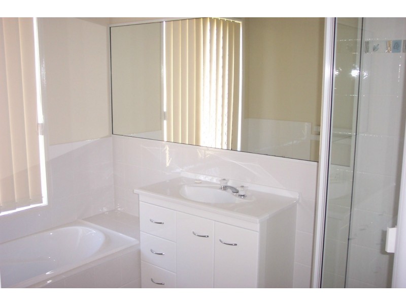 13 Saxonvale Court, New Auckland QLD 4680