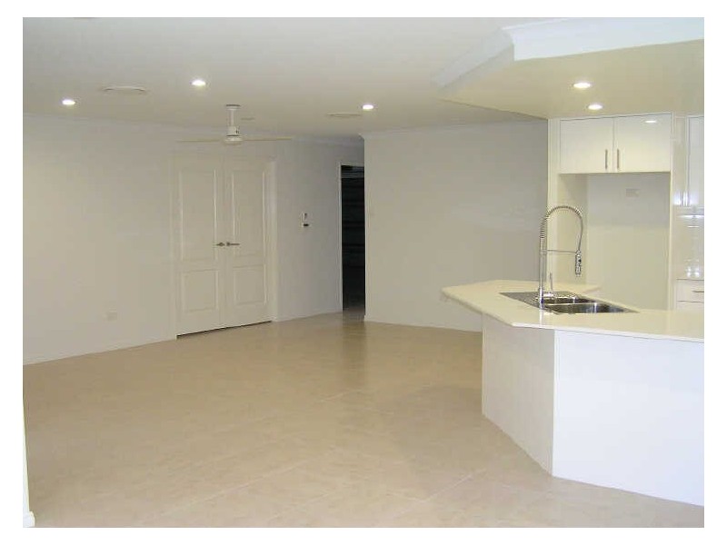 3 Dartmouth Close, Clinton QLD 4680