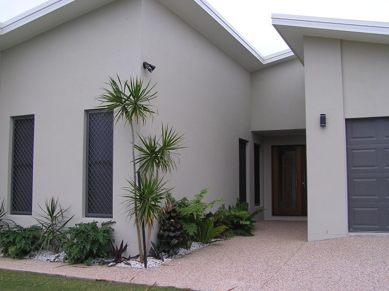 3 Dartmouth Close, Clinton QLD 4680
