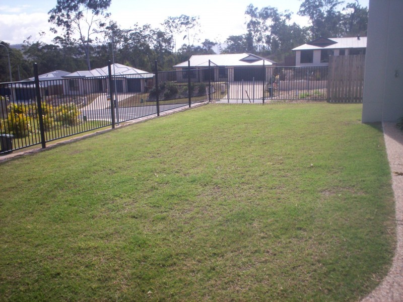 3 Dartmouth Close, Clinton QLD 4680
