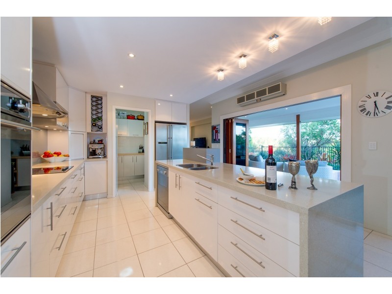 11 Grasstree Crescent, Kirkwood QLD 4680