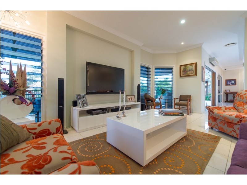 11 Grasstree Crescent, Kirkwood QLD 4680