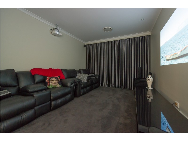 11 Grasstree Crescent, Kirkwood QLD 4680