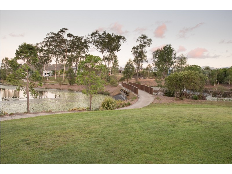 11 Grasstree Crescent, Kirkwood QLD 4680