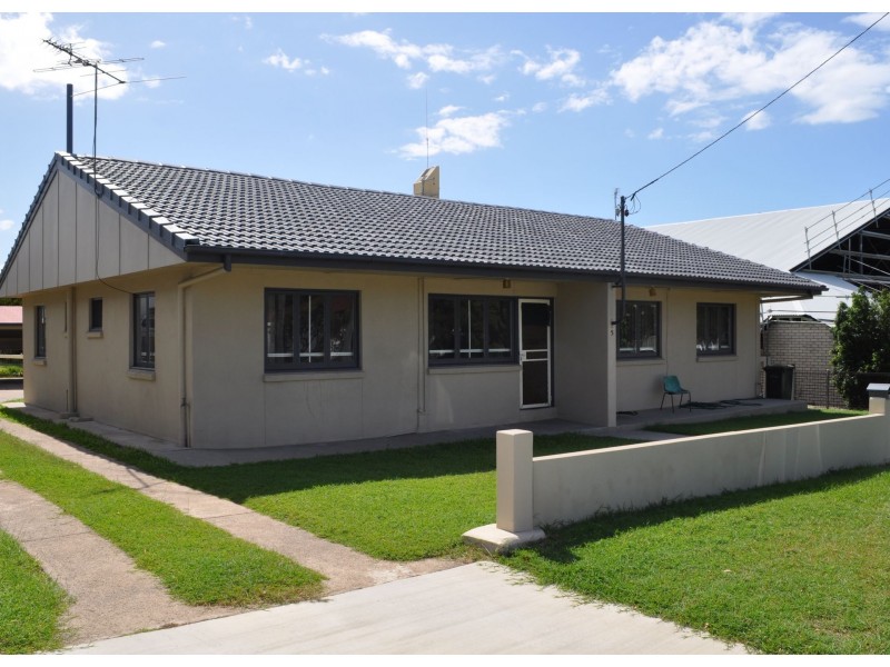 5 Charles Street, West Gladstone QLD 4680