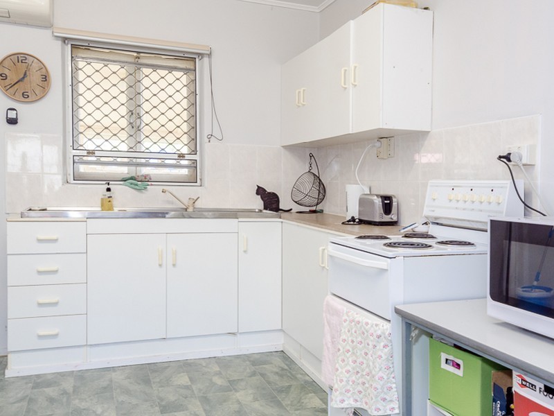 5 Charles Street, West Gladstone QLD 4680