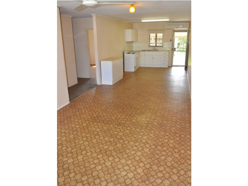 5 Charles Street, West Gladstone QLD 4680