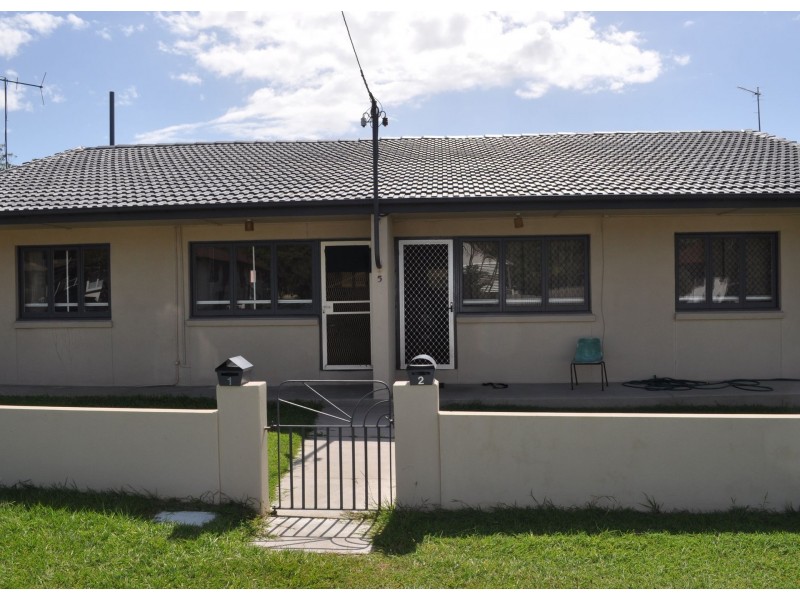 5 Charles Street, West Gladstone QLD 4680