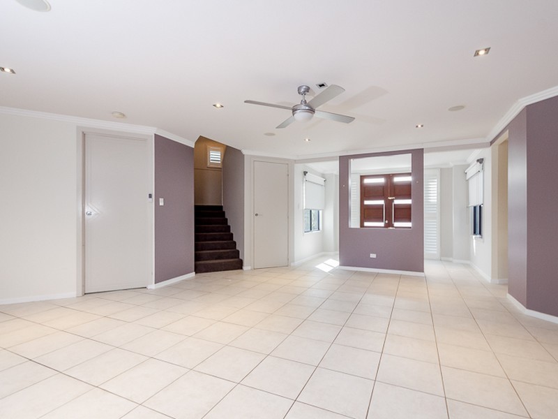 2 Leonie Court, New Auckland QLD 4680