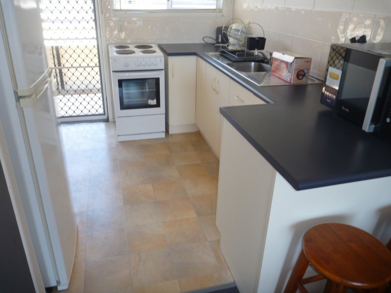 Unit 2/1 Side Street, West Gladstone QLD 4680