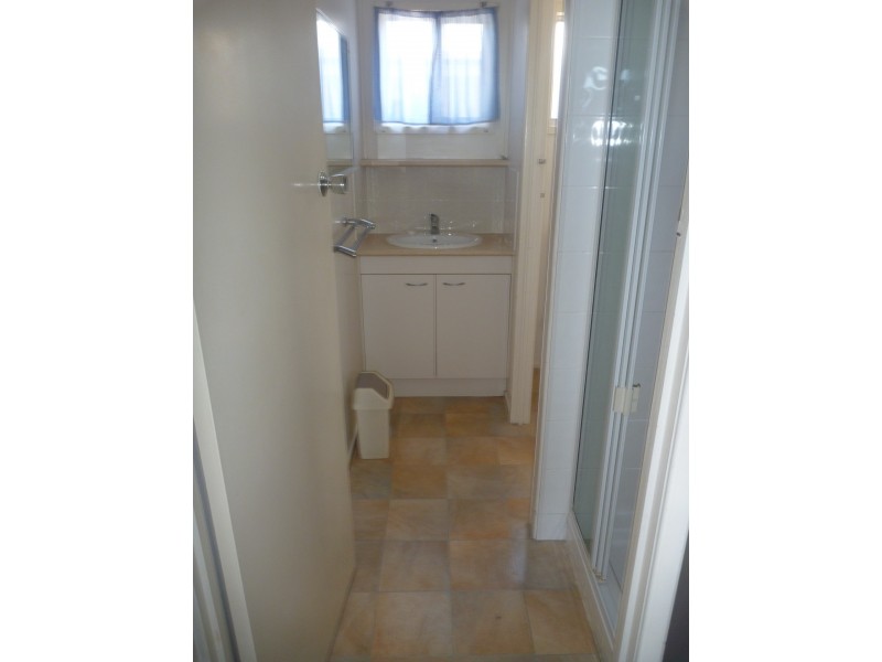 Unit 2/1 Side Street, West Gladstone QLD 4680