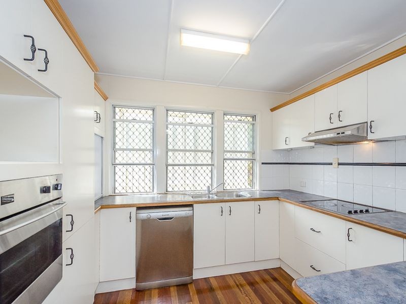 25 Charles Street, West Gladstone QLD 4680