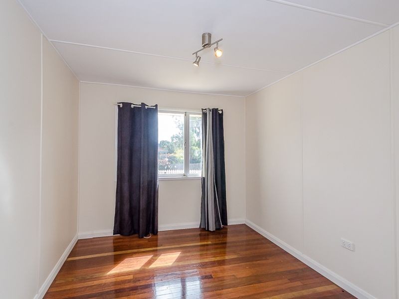 25 Charles Street, West Gladstone QLD 4680