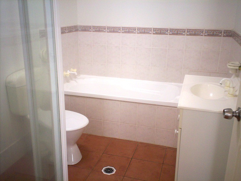 6 Jacaranda Court, New Auckland QLD 4680