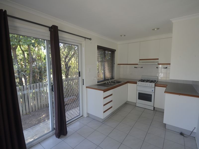 6 Erin Close, New Auckland QLD 4680