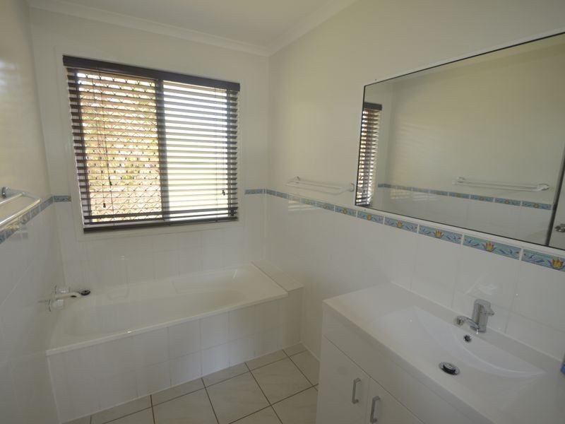 6 Erin Close, New Auckland QLD 4680