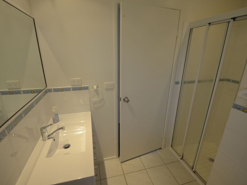 6 Erin Close, New Auckland QLD 4680