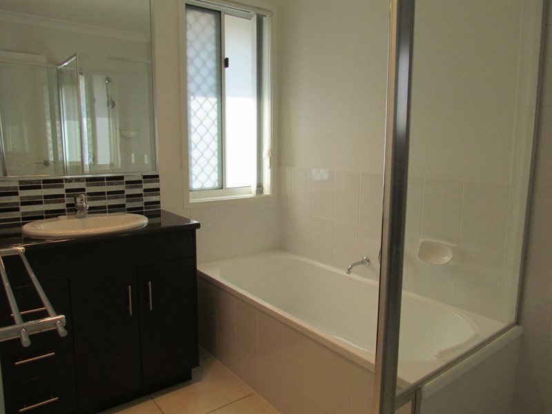 54 Daintree Boulevard, New Auckland QLD 4680