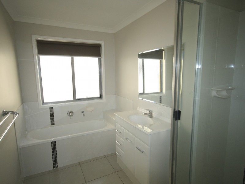 27 Allunga Drive, Glen Eden QLD 4680