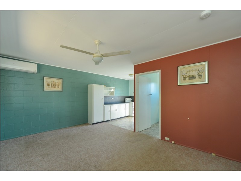 Unit 1-3/21 Walters Avenue, West Gladstone QLD 4680