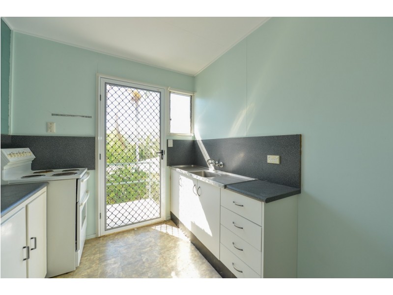 Unit 1-3/21 Walters Avenue, West Gladstone QLD 4680