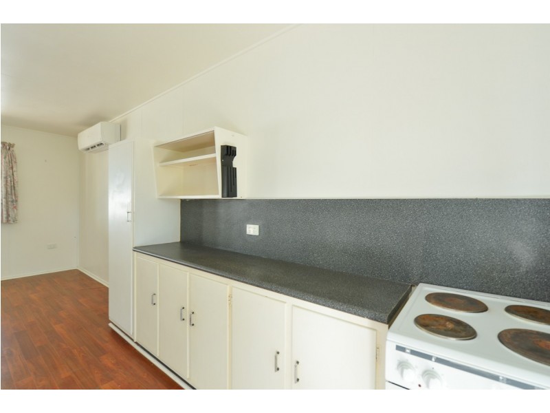 Unit 1-3/21 Walters Avenue, West Gladstone QLD 4680