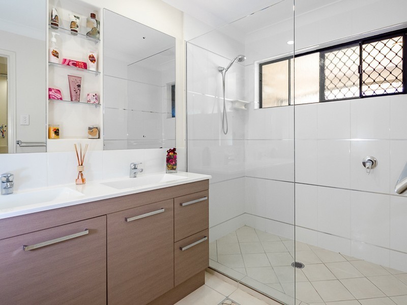18 Liriope Drive, Kirkwood QLD 4680