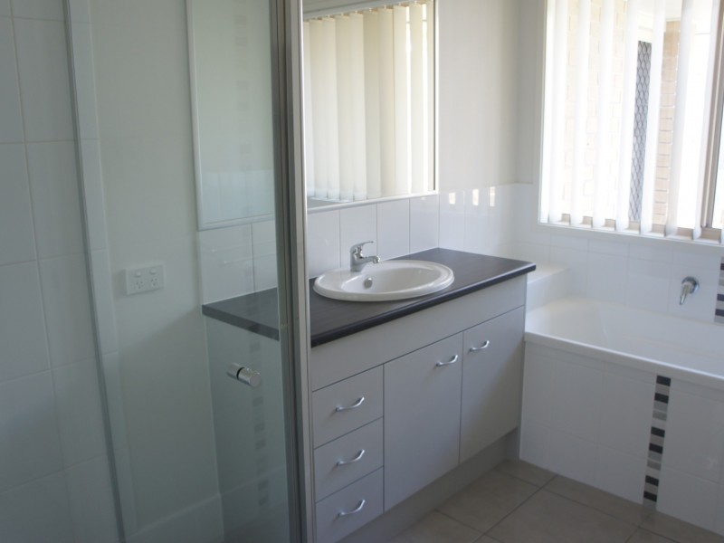 33 Wattle Street, New Auckland QLD 4680