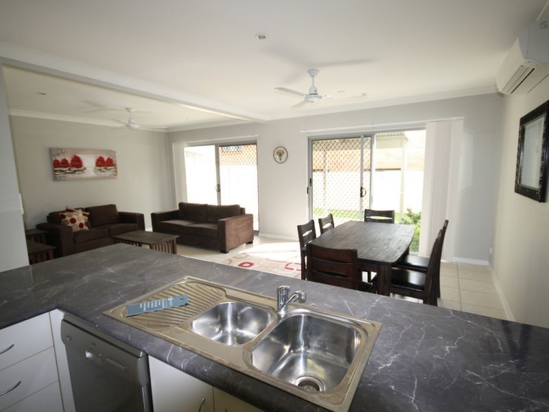 4/214-216 Oaka Street, South Gladstone QLD 4680