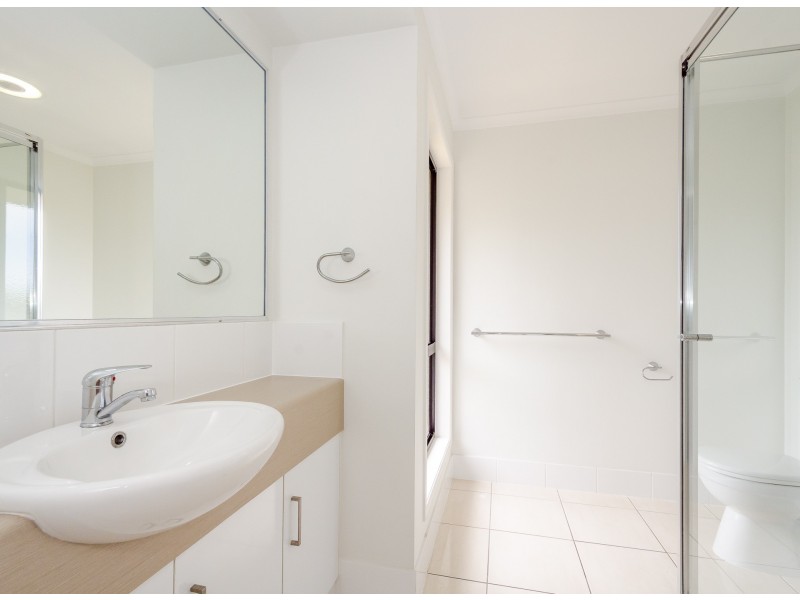 7 The Promenade, Boyne Island QLD 4680