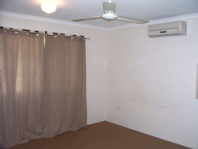 Unit 2/27 Intrepid Street, Clinton QLD 4680