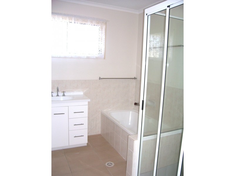 Unit 2/27 Intrepid Street, Clinton QLD 4680