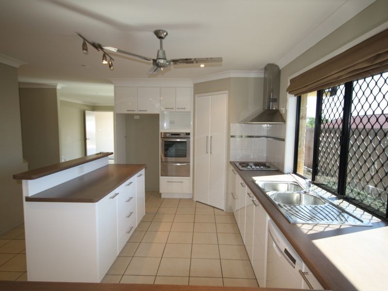 14 Viewpoint Way, New Auckland QLD 4680