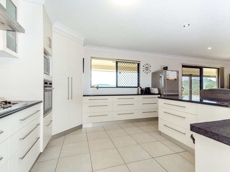 1 Monaros Court, Beecher QLD 4680