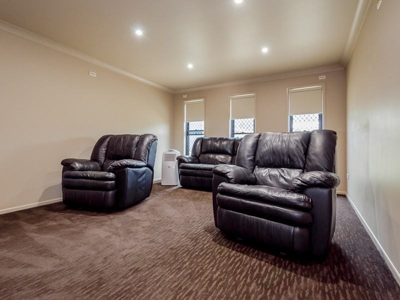 1 Monaros Court, Beecher QLD 4680