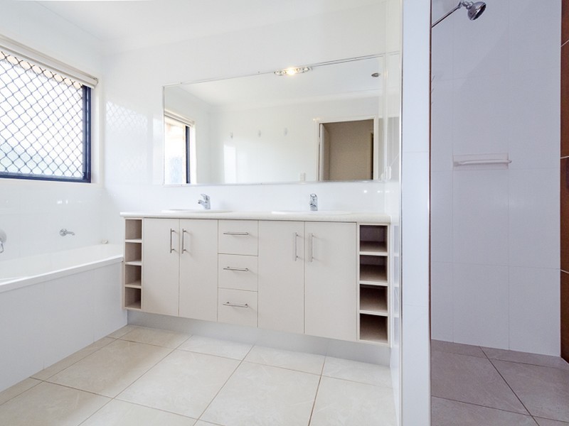 1 Monaros Court, Beecher QLD 4680