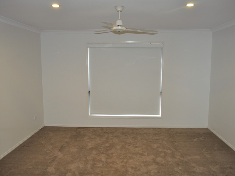3 Dartmouth Close, Clinton QLD 4680