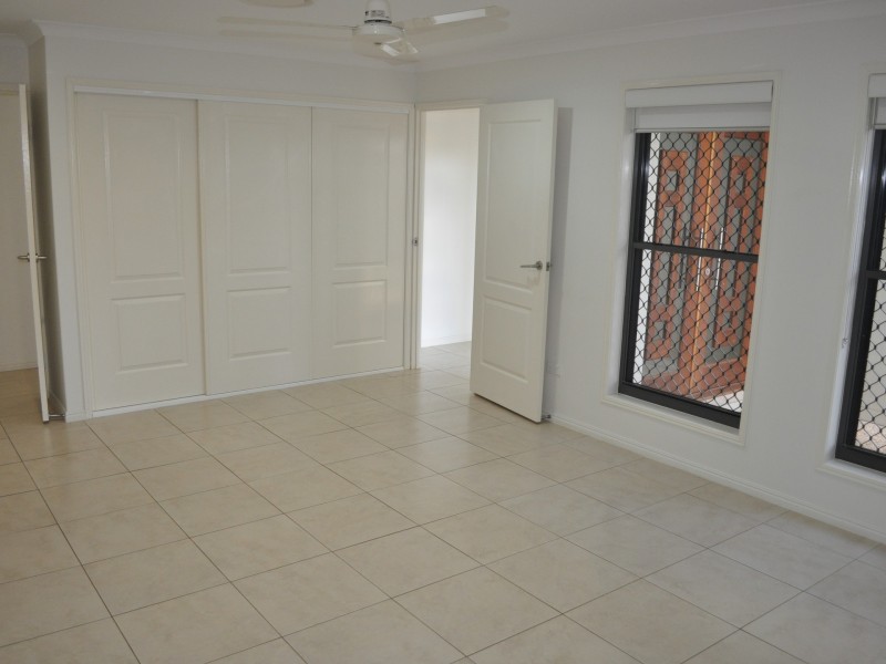 3 Dartmouth Close, Clinton QLD 4680