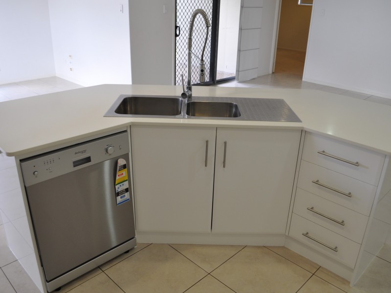 3 Dartmouth Close, Clinton QLD 4680