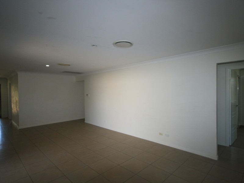 3 Takoko Place, New Auckland QLD 4680